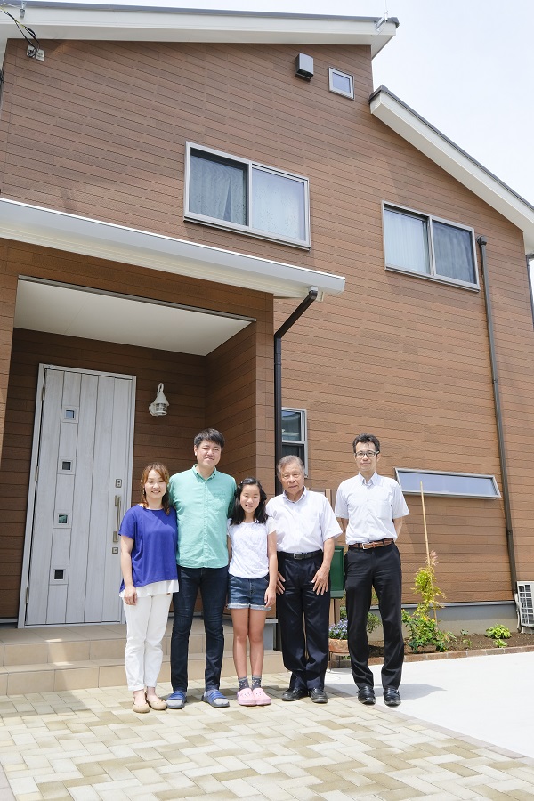 施工事例 木目調のオシャレな外観の家 かすみがうら市の注文住宅ならtakumi House 株式会社タクミ