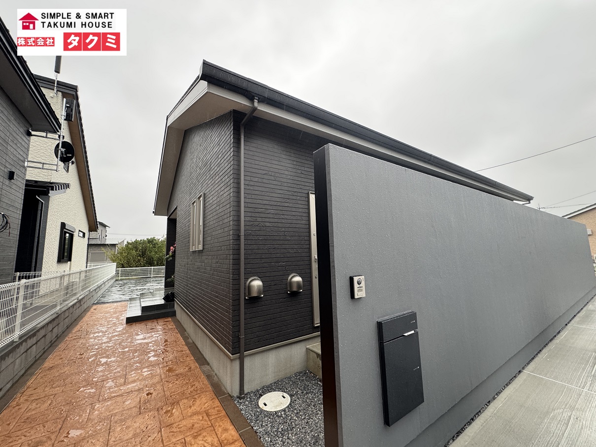 【28坪/３LDK/平屋　パントリースペース+シューズインクローク＋全館空調】軽井沢の家